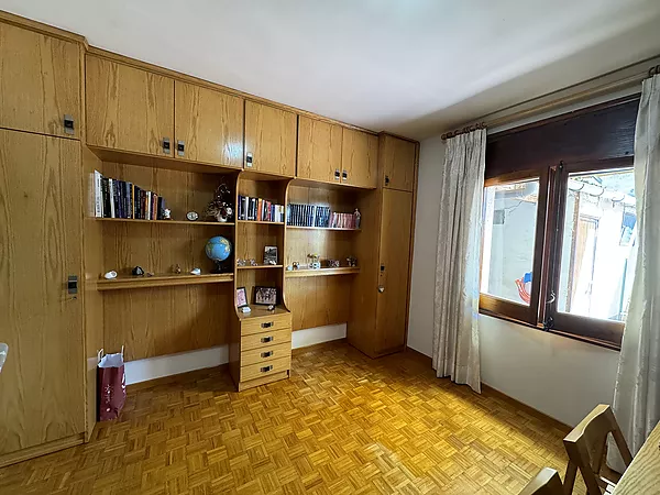 Appartement et grand entrepôt à vendre à Amer