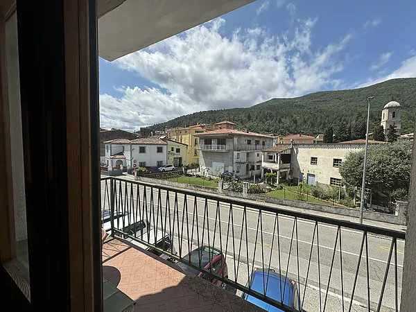 Appartement et grand entrepôt à vendre à Amer