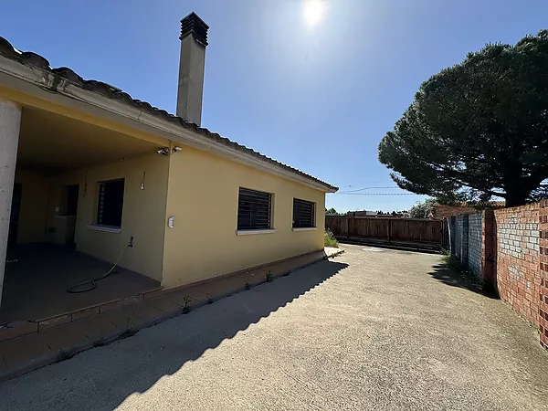 Casa amb jardí a Cabanes