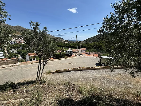 Land to build with wide views in Colera