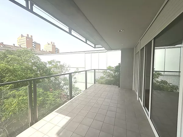 Se vende piso en Casernes, al lado del Parc Migdia.