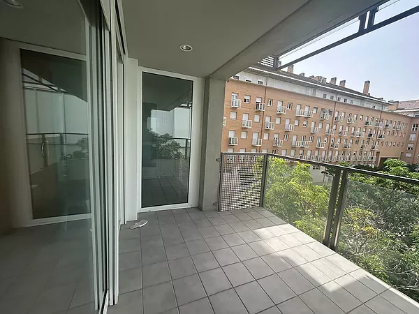 Se vende piso en Casernes, al lado del Parc Migdia.