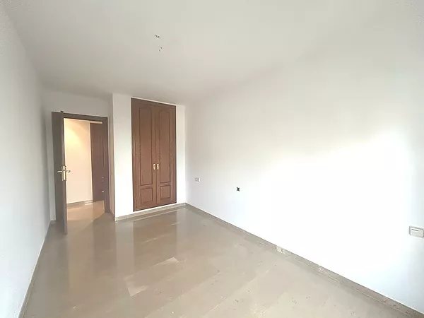 Se vende piso en Casernes, al lado del Parc Migdia.