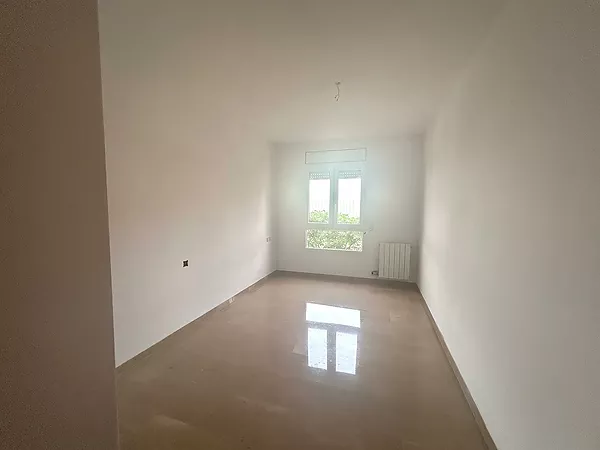 Se vende piso en Casernes, al lado del Parc Migdia.