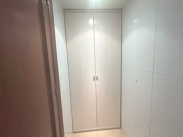 Se vende piso en Casernes, al lado del Parc Migdia.