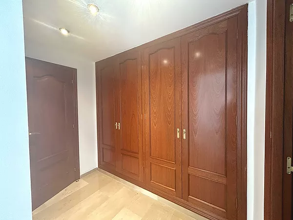 Se vende piso en Casernes, al lado del Parc Migdia.