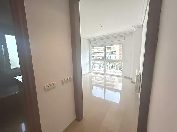 Se vende piso en Casernes, al lado del Parc Migdia.