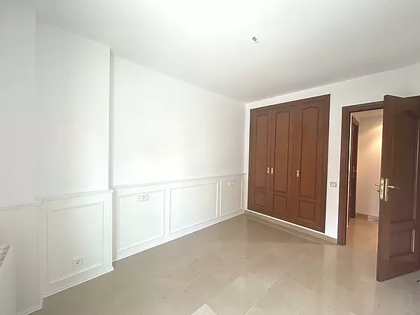 Se vende piso en Casernes, al lado del Parc Migdia.