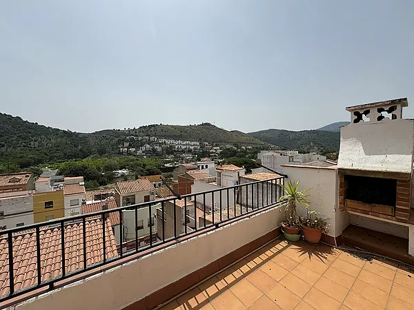 Penthouse with wide views in Colera
