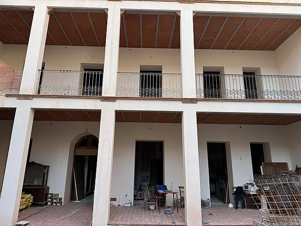 Fully renovated 3-room apartment on the seafront, for temporary rent in Portbou.