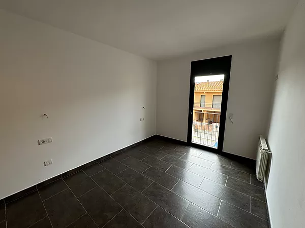 Casa adosada en venta a Peralada