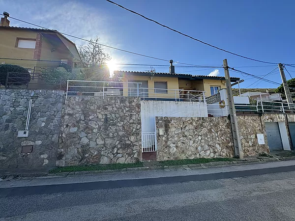 Semi-detached house with large terrace