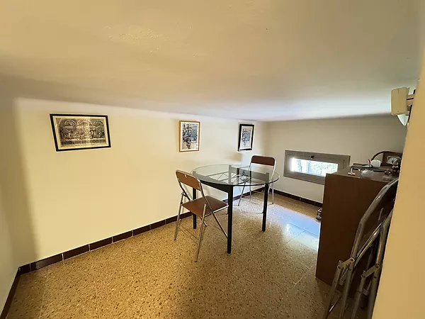 Casa aparellada amb àmplia terrassa