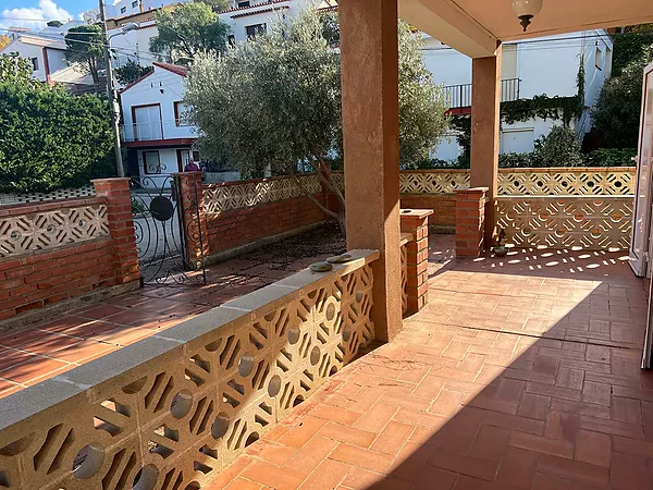 Maison individuelle avec jardin dans l'urbanisation Sant Miquel de Colera