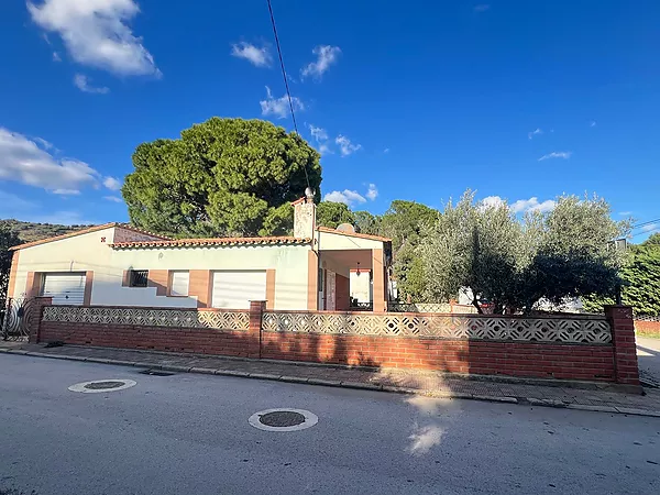 Maison individuelle avec jardin dans l'urbanisation Sant Miquel de Colera