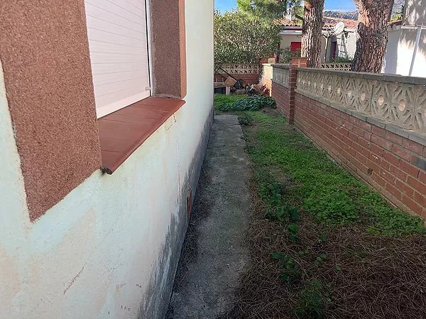 Maison individuelle avec jardin dans l'urbanisation Sant Miquel de Colera