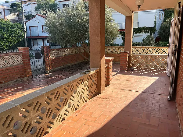 Maison individuelle avec jardin dans l'urbanisation Sant Miquel de Colera