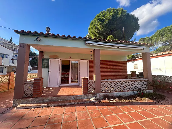 Maison individuelle avec jardin dans l'urbanisation Sant Miquel de Colera