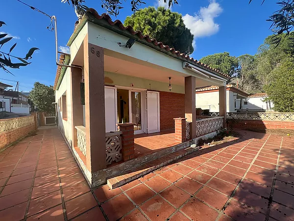 Casa unifamiliar amb jardí a la Urbanització Sant Miquel de Colera