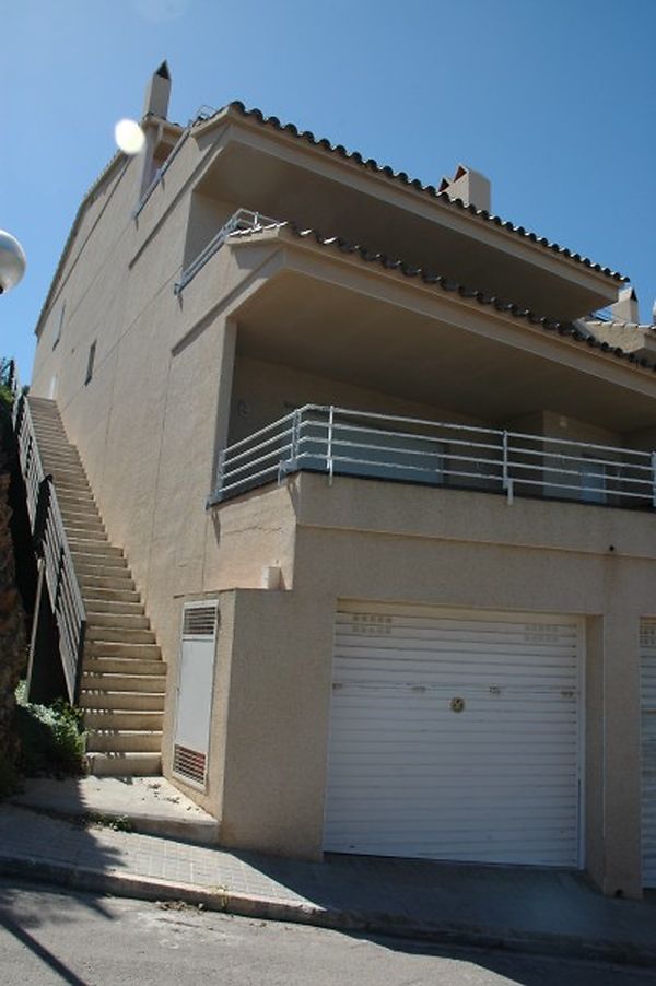 Planta Baixa a la Geneta amb vistes al mar i jardí