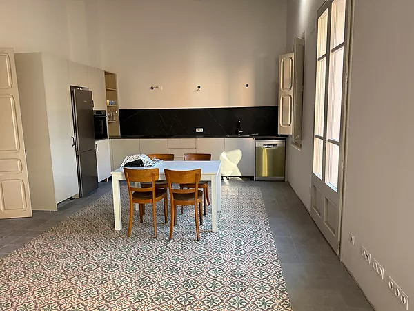 Apartament totalment reformat de 3 habitacions a primera linia de mar, per lloguer temporal a Portbou.