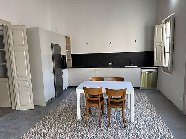 Apartament totalment reformat de 3 habitacions a primera linia de mar, per lloguer temporal a Portbou.