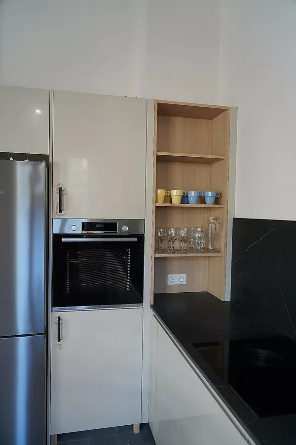 Apartament totalment reformat de 3 habitacions a primera linia de mar, per lloguer temporal a Portbou.